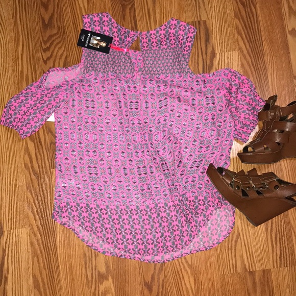 I ♥️ Ronson NWT❗️Cold Shoulder Boho Top - Picture 6 of 7